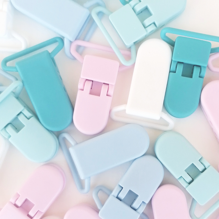 Pinzas para chupetes, varios colores